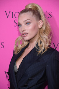 5a1ee5d054370_ElsaHoskVictoriaSecretAngelsGatherWatchazs-ymv211Ix.thumb.jpg.be455fd32c0a70950201e28fa4bbaa0f.jpg