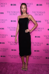 5a1ee78fa7fce_LaisRibeiroVictoriaSecretAngelsGatherDuLa3s4gROXx.thumb.jpg.5d646437d15657e7a306fc9b05573549.jpg