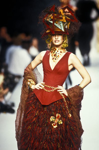 6_chanel-hc-fw-1992-7_html.thumb.JPEG.d9e64866f0e3714e12018fc153f463a5.JPEG