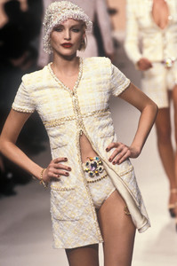 6_chanel-ss-1995-7_html.thumb.JPEG.951d19c3f97dddb9c95e7d322ab9e744.JPEG