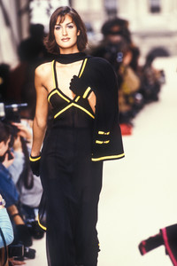 9_chanel-fw-1994-23_html.thumb.JPEG.7ca693e8a843e8fea50f282eb4a43373.JPEG