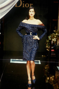 9_christian-dior-hc-fw-1995-10_html.thumb.JPEG.ad9c9300928610c20d3e46811e4398fb.JPEG