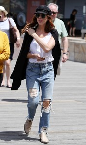 Brittany-Snow-in-Ripped-Jeans--01.jpg