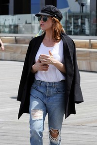 Brittany-Snow-in-Ripped-Jeans--15.jpg