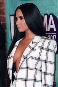 Demi-Lovato_-2017-MTV-Europe-Music-Awards--04.jpg