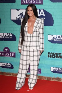 Demi-Lovato_-2017-MTV-Europe-Music-Awards--05.jpg