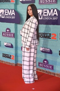 Demi-Lovato_-2017-MTV-Europe-Music-Awards--06.jpg