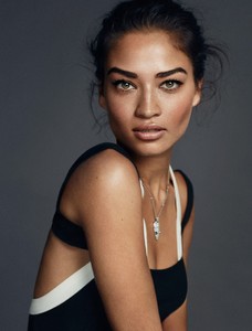 ELLE-Spain-November-2017-Shanina-Shaik-Xavi-Gordo-10.thumb.jpg.e139cdda3ca91091dfbd4fe517aac70f.jpg