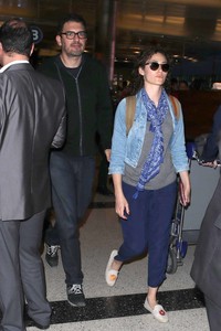 Emmy-Rossum-at-LAX-Airport-in-Los-Angeles--09.jpg