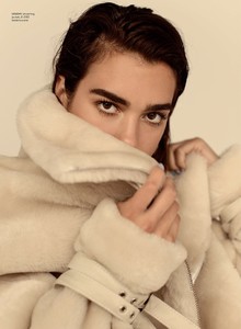 Evening-Standard-Magazine-Dua-Lipa-Luc-Coiffait-1-2.thumb.jpg.43bd5e3e52ebcf1bfd46f7689e801210.jpg