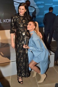 Hailey-Baldwin_-2017-FN-Achievement-Awards--31.jpg