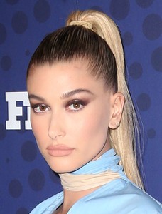 Hailey-Baldwin_-2017-FN-Achievement-Awards--33.jpg