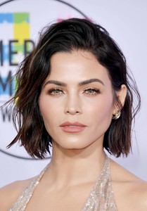 Jenna-Dewan-Tatum_-2017-American-Music-Awards--13.jpg