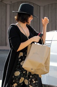 Jenna-Dewan-Tatum_-Out-in-Los-Angeles--06.jpg