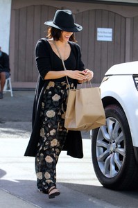 Jenna-Dewan-Tatum_-Out-in-Los-Angeles--11.jpg