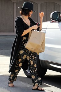 Jenna-Dewan-Tatum_-Out-in-Los-Angeles--14.jpg