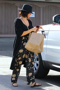 Jenna-Dewan-Tatum_-Out-in-Los-Angeles--19.jpg