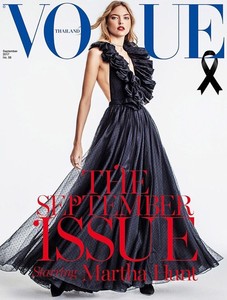 Vogue-Thailand-September-2017-Covers-03-620x819.thumb.jpg.eaee5ed408ec3cb5ffb7ce275f8df07a.jpg