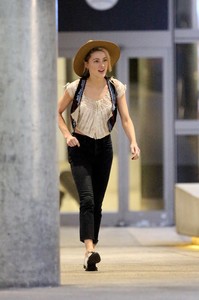 amber-heard-at-lax-airport-111617-5.jpg