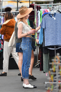 amber-heard-shopping-in-pasadena-111217-13.jpg