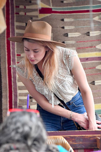 amber-heard-shopping-in-pasadena-111217-15.jpg