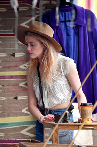 amber-heard-shopping-in-pasadena-111217-6.jpg