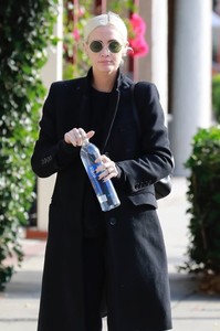 ashlee-simpson-heads-to-the-gym-in-studio-city-0.jpg