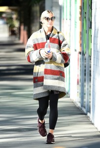 ashlee-simpson-in-a-colorful-coat-los-angeles-11-07-2017-2.jpg