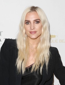 ashlee-simpson-partypoppost-in-beverly-hills-11-03-2017-3.jpg