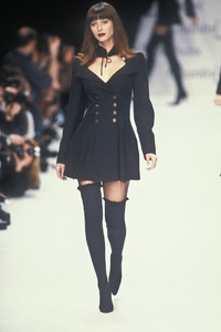 chantal-thomas-fw-1994-15.thumb.jpg.5733c59d444fae0d973f94d496739fb1.jpg