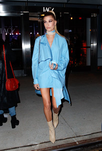 hailey-baldwin-out-in-nyc-112917-37.jpg