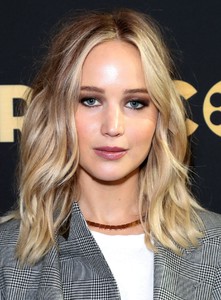 jennifer-lawrence-deadline-hollywood-presents-the-contenders-2017-in-la-3.thumb.jpg.e25ba89d33f729a08b414f1a790b640c.jpg