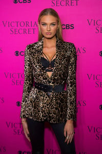 romeestrijd_victoriassecretfashionshowviewingparty2017-13.jpg