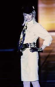 versace-fw-1992-54.thumb.jpg.7c06e8351a29bc1350a875bddd6b34ae.jpg