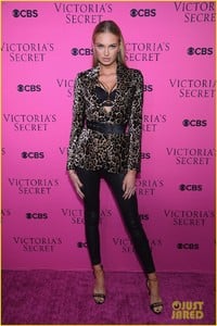 victorias-secret-angels-gather-for-fashion-show-viewing-party-in-nyc-08.jpg