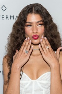 zendaya-forevermark-tribute-event-in-nyc-11-07-17-10.jpg