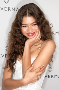 zendaya-forevermark-tribute-event-in-nyc-11-07-17-12.jpg