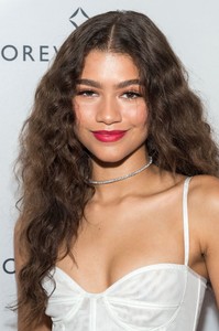 zendaya-forevermark-tribute-event-in-nyc-11-07-17-15.jpg