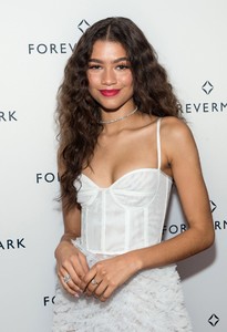 zendaya-forevermark-tribute-event-in-nyc-11-07-17-6.jpg