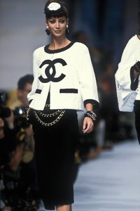 0_chanel-ss-1992-1_html.thumb.JPEG.5ed237c5c2998c60b66b5c40692b3863.JPEG