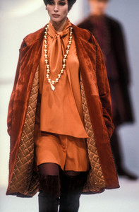 0_salvatore-ferragamo-fw-1990-1_html.thumb.JPEG.0a4329239053f926bdbecc0e60965163.JPEG