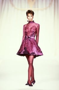 0_valentino-hc-fw-1990-1_html.thumb.JPEG.bd2b9f2e86b0597051a00b5b0af268b6.JPEG