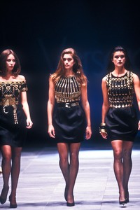 0_versace-ss-1990-1_html.thumb.JPEG.355428381e58f80602734e4e254c72df.JPEG