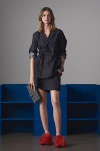 12-Tomas-Maier-Pre-Fall-18.thumb.jpg.2bc2d530c6ad5196d2efe102a2652deb.jpg