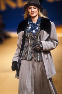 1_kenzo-fw-1991-2_html.thumb.JPEG.800b94b6511272afdbd22ffafbcfa692.JPEG