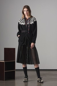 20-Tomas-Maier-Pre-Fall-18.thumb.jpg.7caafe84f0341d5dda4c34177f06d220.jpg