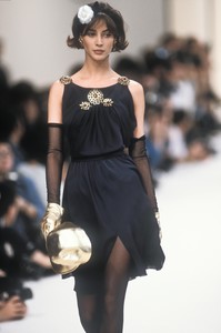 2_chanel-fw-1991-3_html.thumb.JPEG.675309f0ded3b3f424e7b84f0c0d7596.JPEG