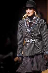 5_kenzo-fw-1991-6_html.thumb.JPEG.c2f2a28d5474ff11f878ade1cf3b9e2b.JPEG