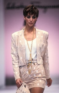 5_salvatore-ferragamo-ss-1991-6_html.thumb.JPEG.51121268e5ff19c9ce29d70d273892ec.JPEG