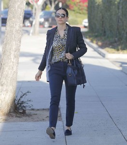 Emmy-Rossum - Out-shopping-in-Beverly-Hills--08.jpg